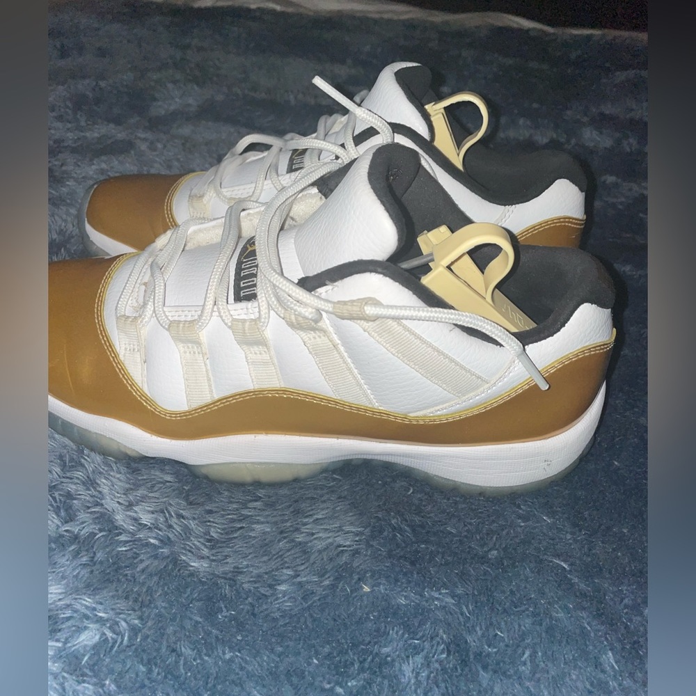 Jordan 11 low closing ceremony size 7y